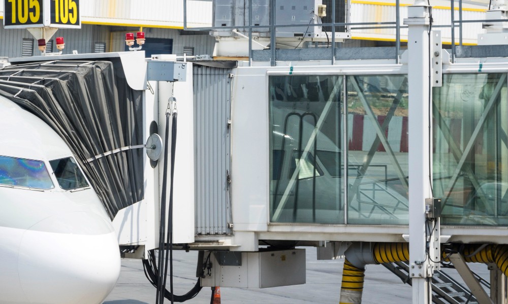 Avión siendo abordado