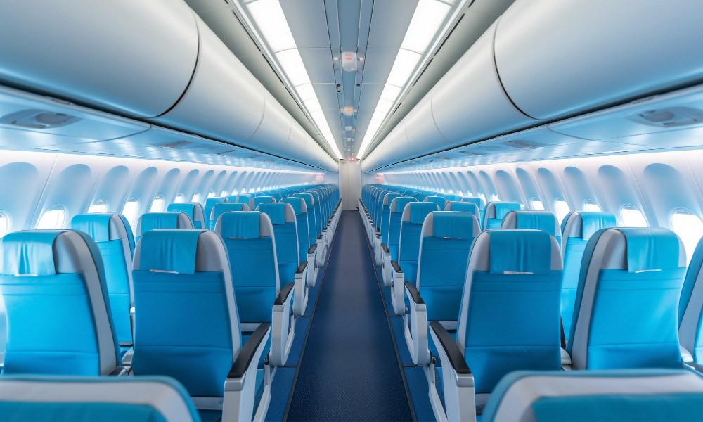 Interior de avion limpio